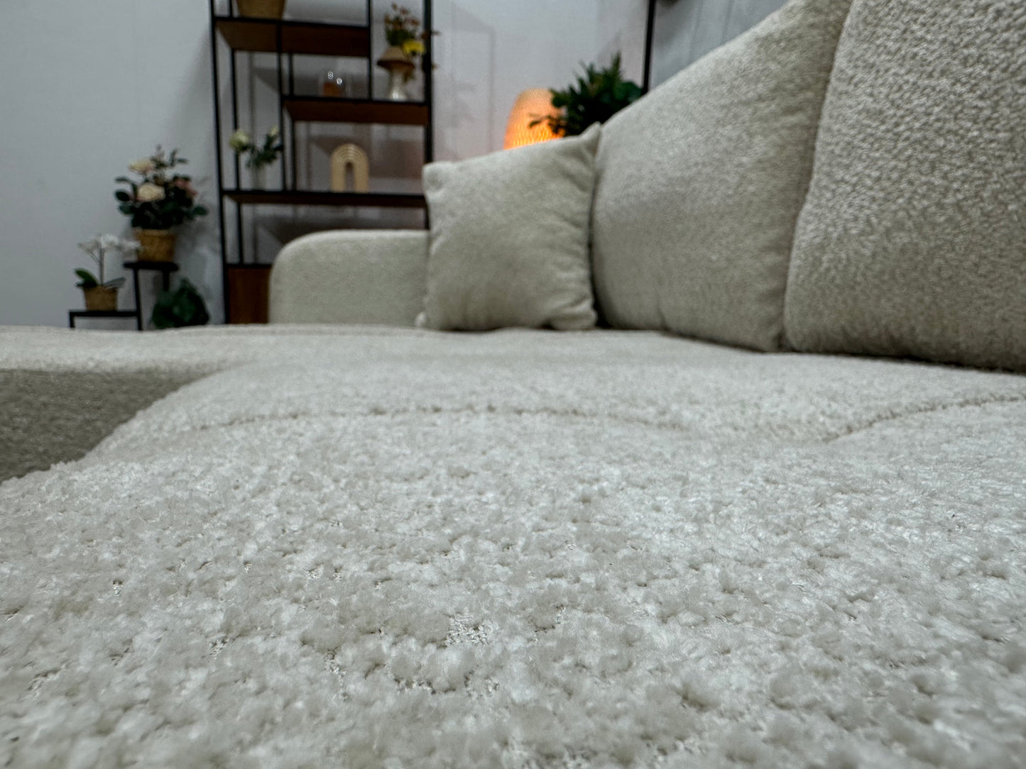 !Showroommodel! Witte Bouclé Stoffen U Zetel