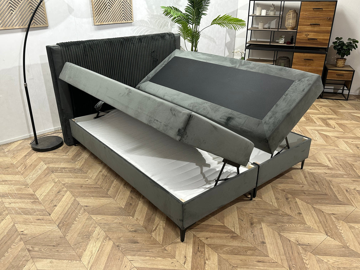 !Showroommodel! Antraciet Velvet Boxspring Inc Topper