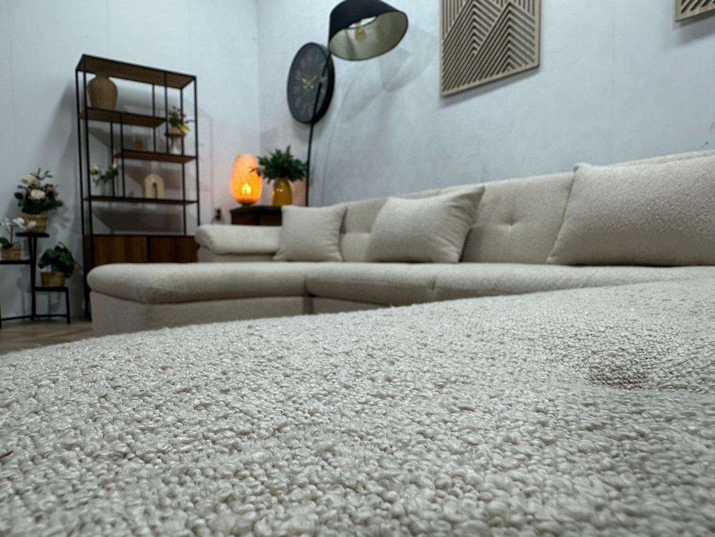 !Showroommodel! Witte Bouclé Stoffen U Zetel