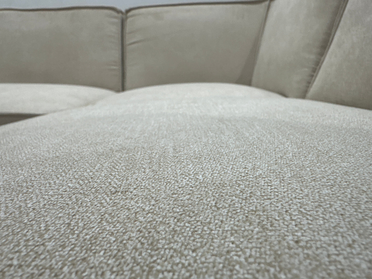 !Showroommodel! Crème Suede Stoffen U Zetel