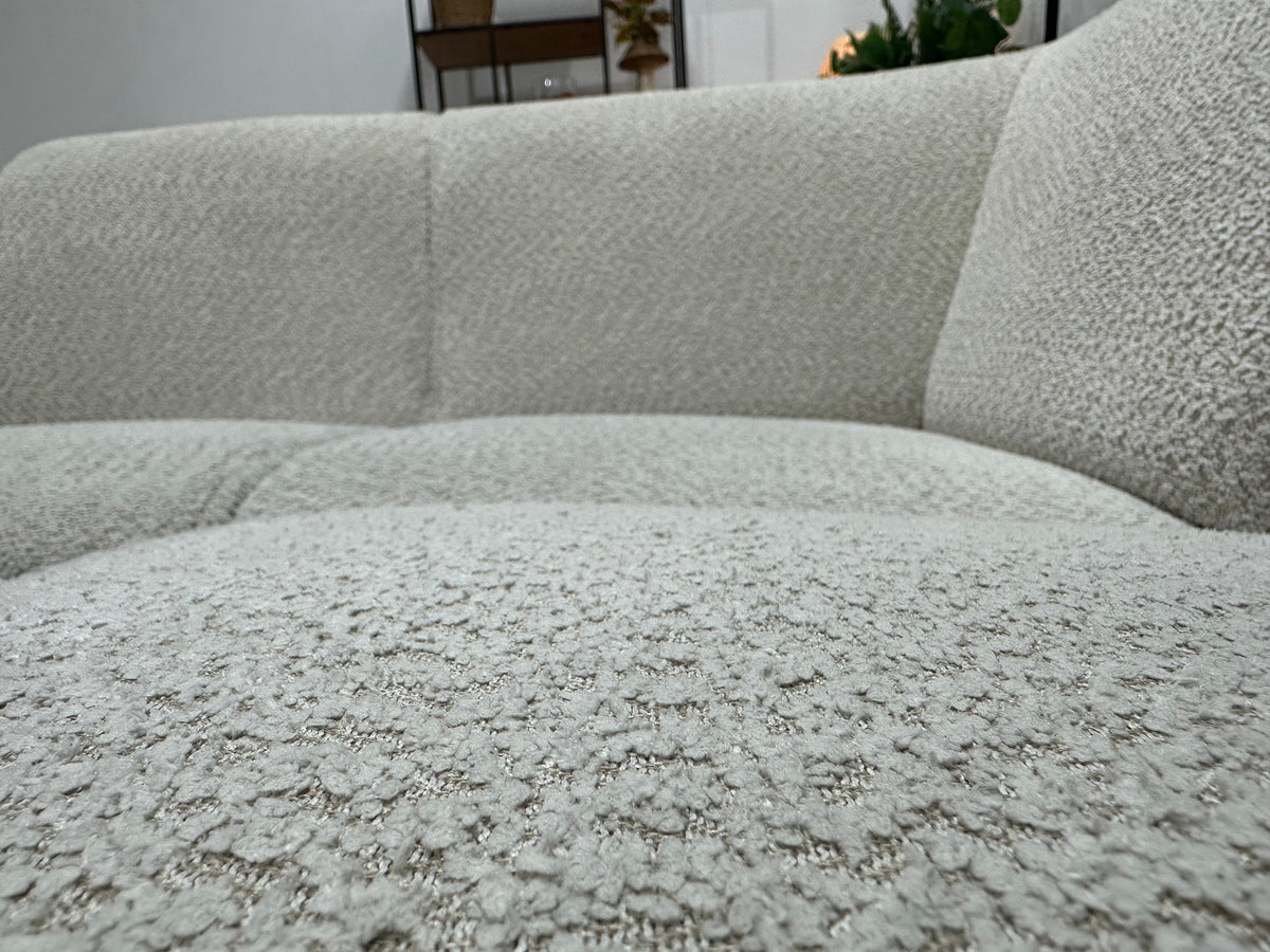 !Showroommodel! Witte/Crème Bouclé Stoffen Hoekzetel