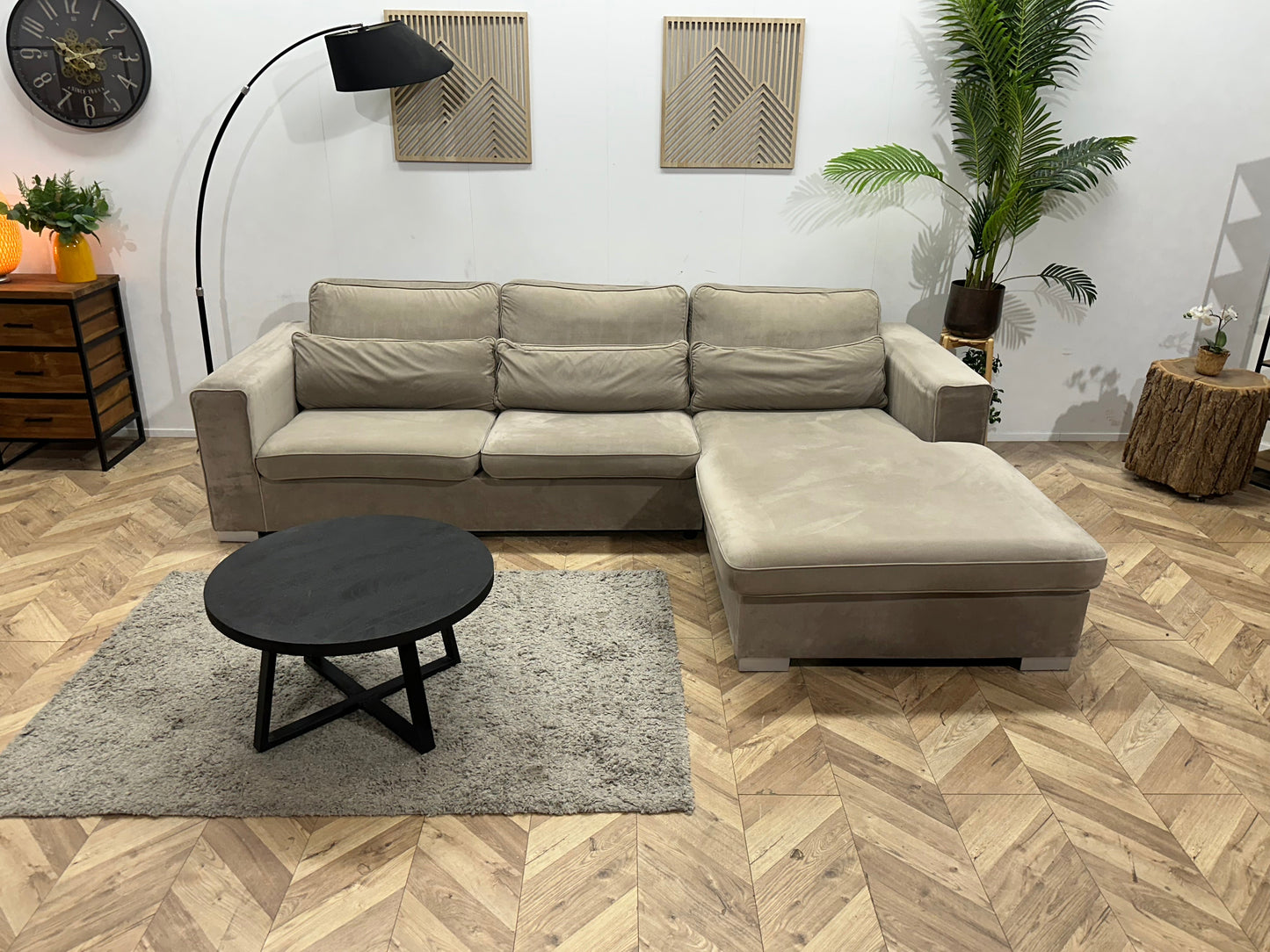 Beige Velvet Hoekzetel ~ Losse Kussens Met Afneembare Hoezen