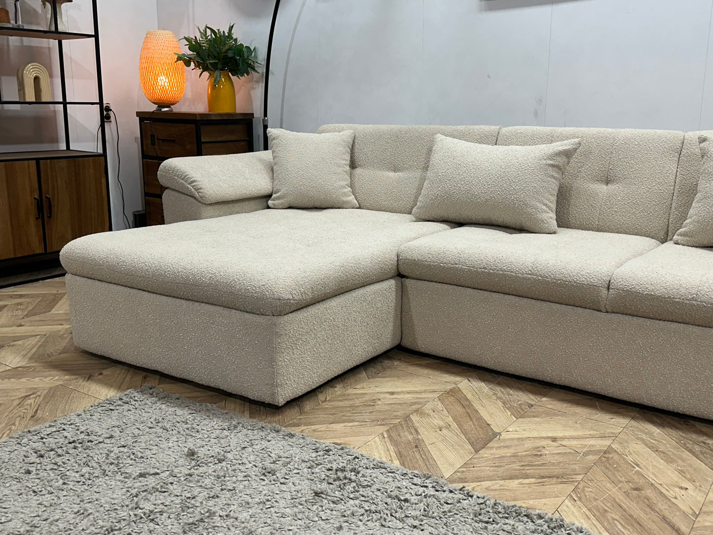 !Showroommodel! Witte Bouclé Stoffen U Zetel