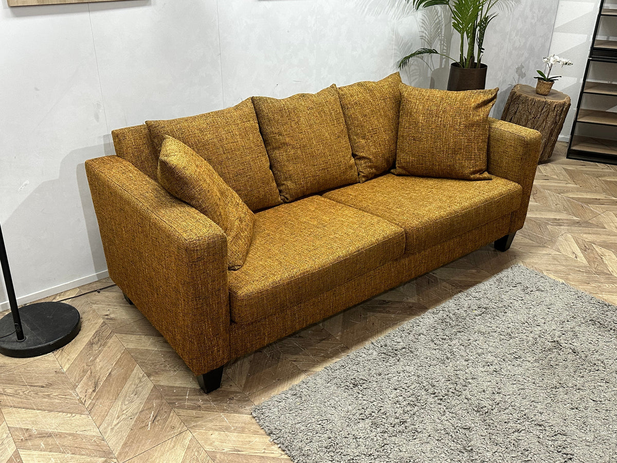 Gele 2.5-Zits Zetel Inc Hocker ~ Losse Kussens Met Afneembare Hoezen