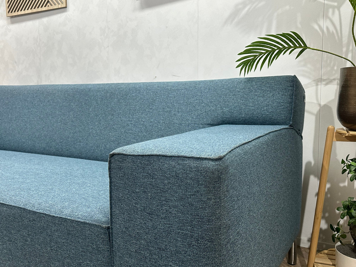 Blauwe 2.5-Zits Zetel Inc Hocker ~ Vaste Kussens