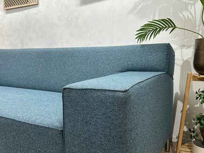 Blauwe 2.5-Zits Zetel Inc Hocker ~ Vaste Kussens