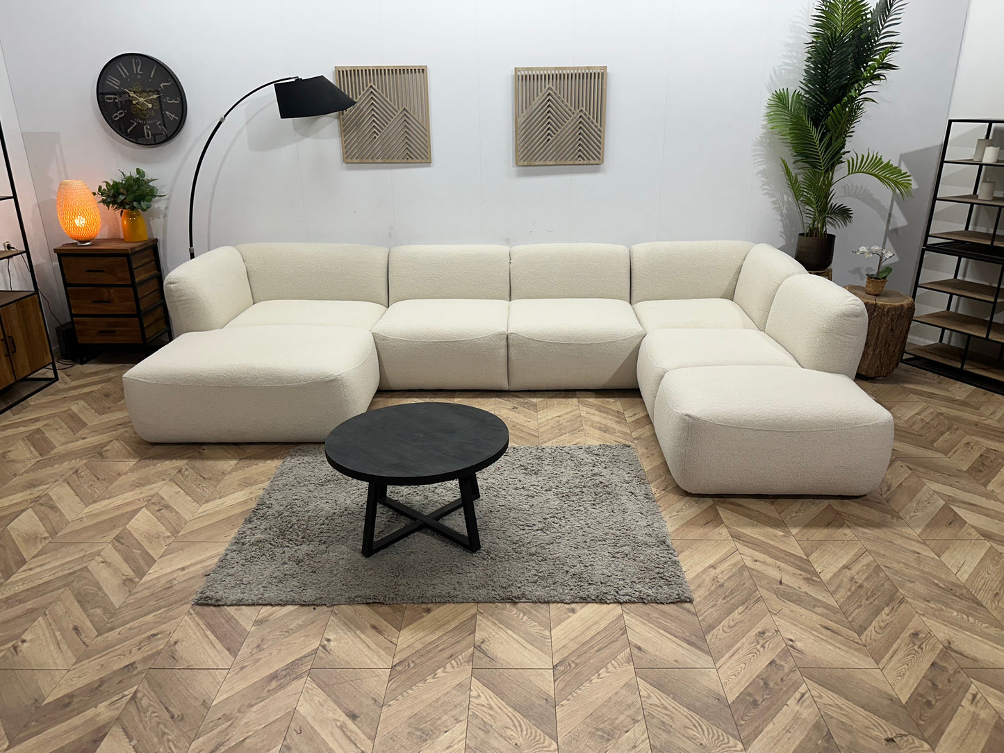 !Showroommodel! Witte Bouclé Stoffen U Zetel