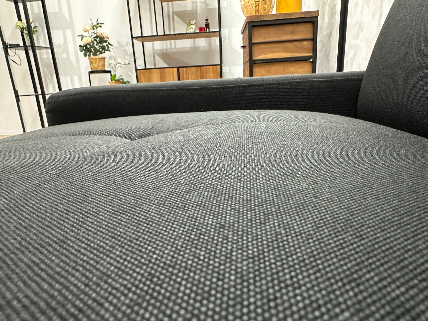 !Showroommodel! Zwart Suede Stoffen Designzetel