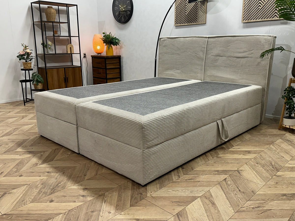 !Showroommodel! Witte/Crème Ribstof Boxspring Inc Topper