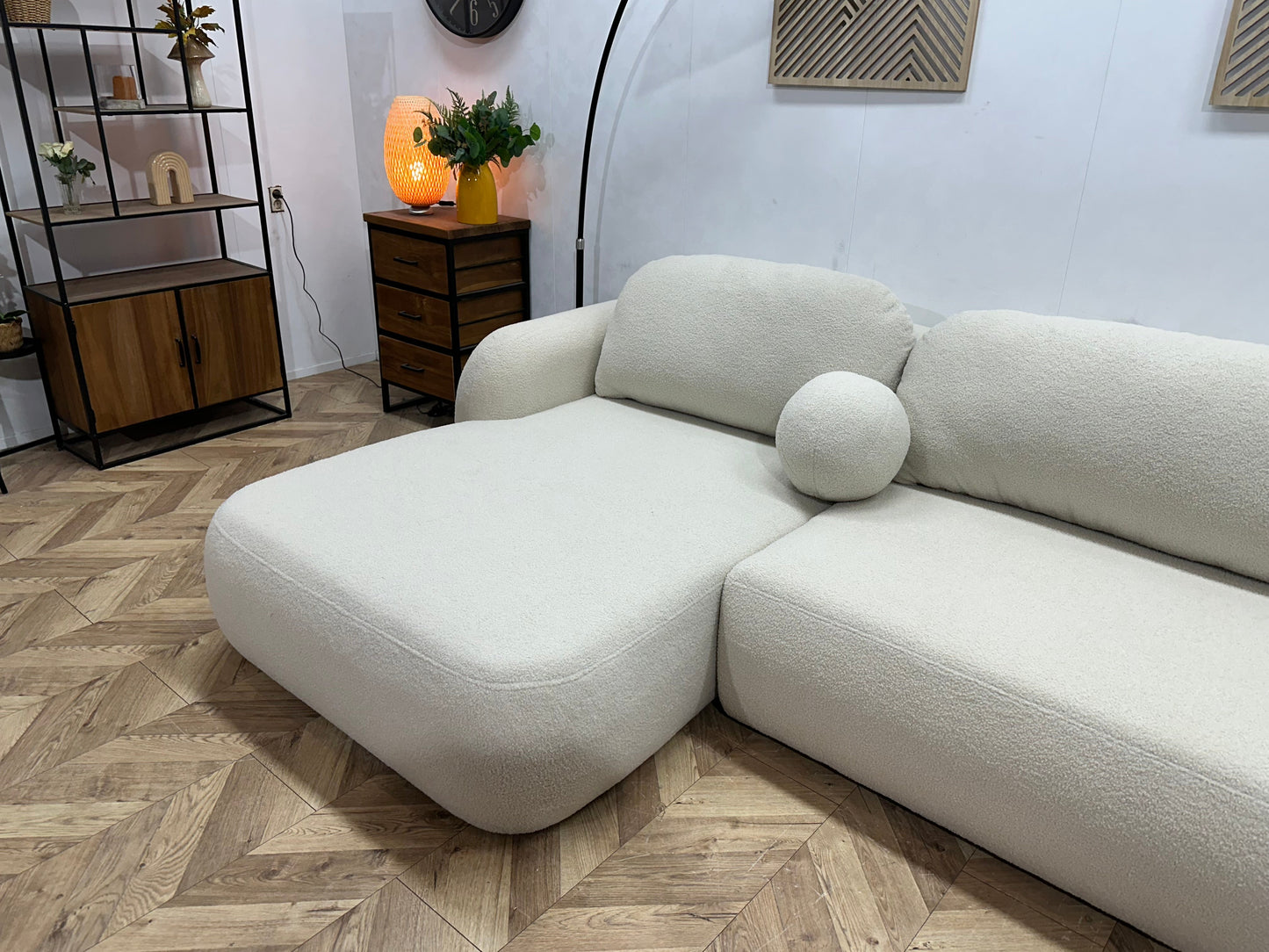 !Showroommodel! Crème Bouclé Stof Hoekzetel ~ Losse Rugkussens