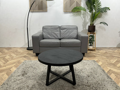 Grijze Leather Look 2-Zits Zetel ~ Vaste Kussens