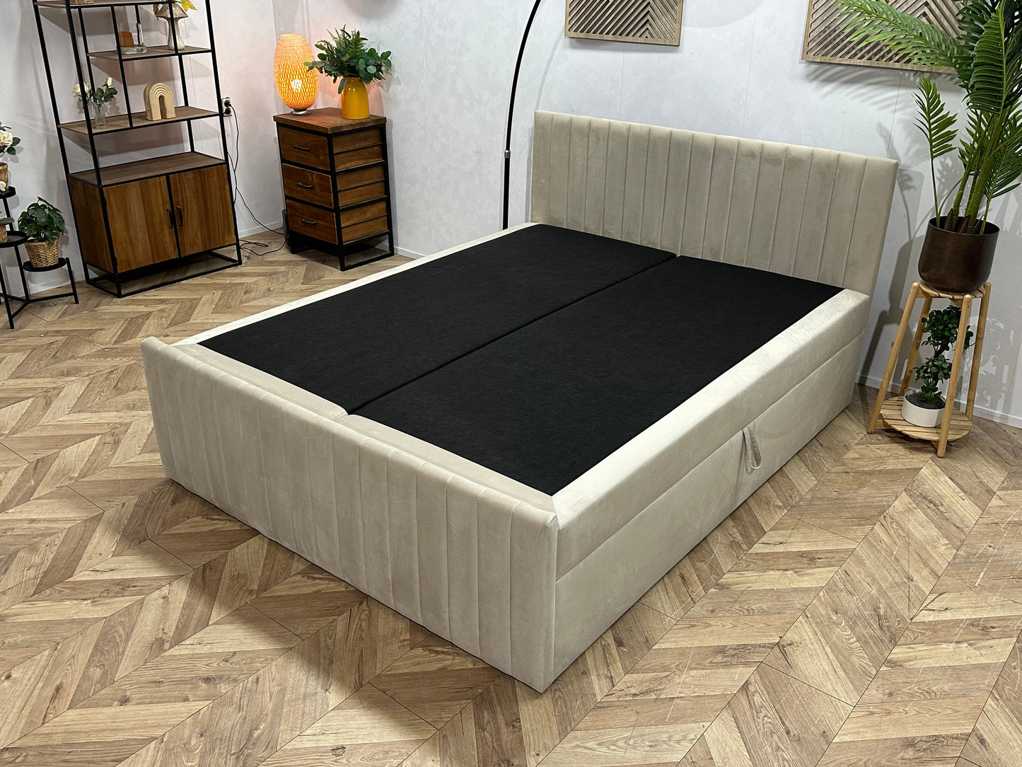 !Showroommodel! Beige Velvet Boxspring Inc Topper