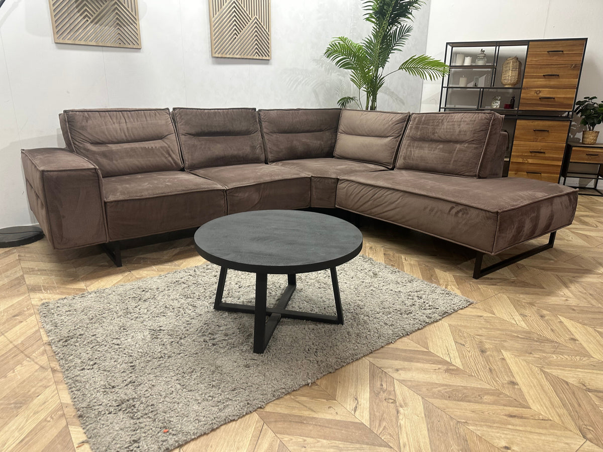 Bruine Velvet Hoekzetel ~ Losse Rugkussens Met Afneembare Hoezen