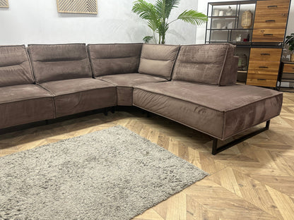 Bruine Velvet Hoekzetel ~ Losse Rugkussens Met Afneembare Hoezen