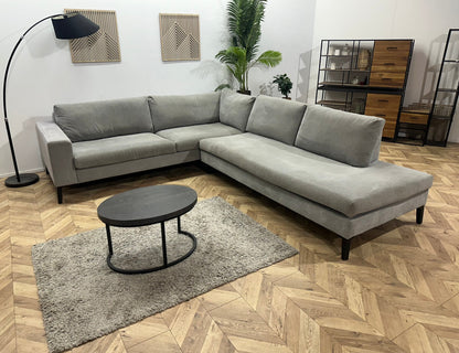 Hofstede Licht Grijze Suède Stoffen Design Hoekzetel ~ Losse Kussens Met Afneembare Hoezen
