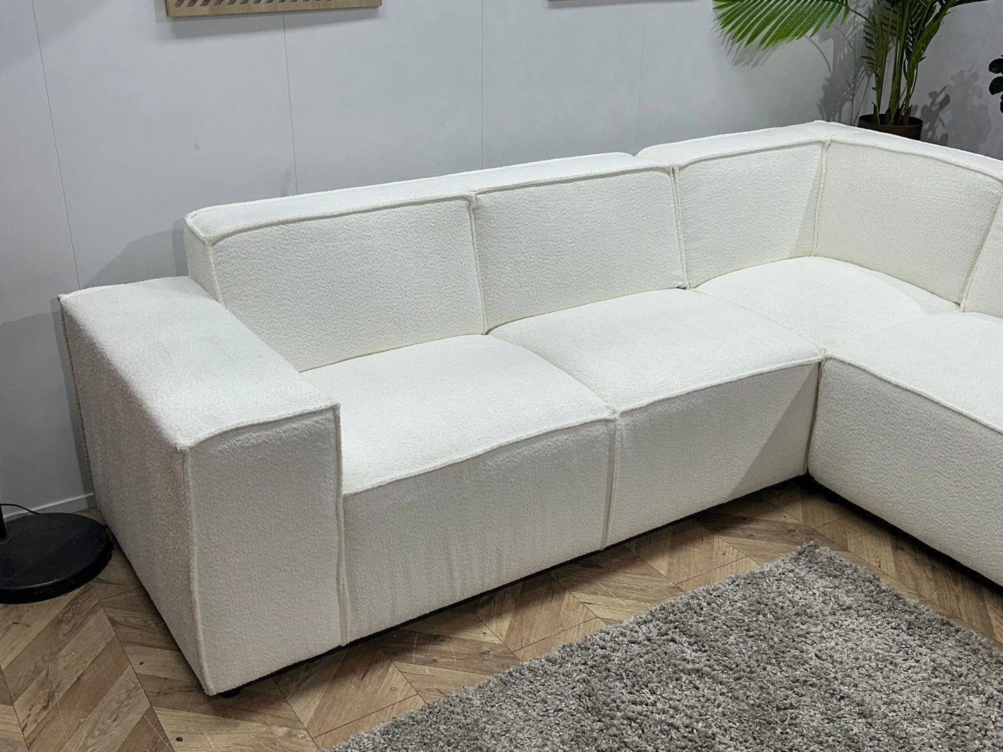 !Showroommodel! Witte Bouclé Stoffen Hoekzetel