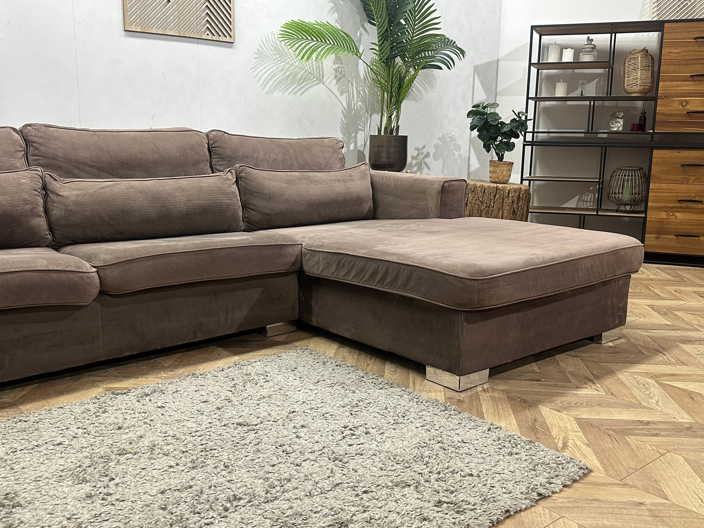 Bruine Velvet Hoekzetel ~ Losse Kussens Met Afneembare Hoezen
