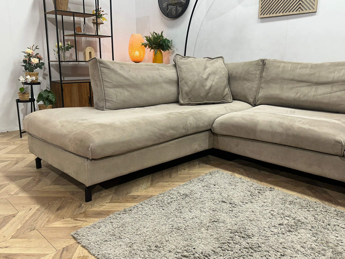 Taupe Velvet Hoekzetel ~ Losse Kussens Met Afneembare Hoezen