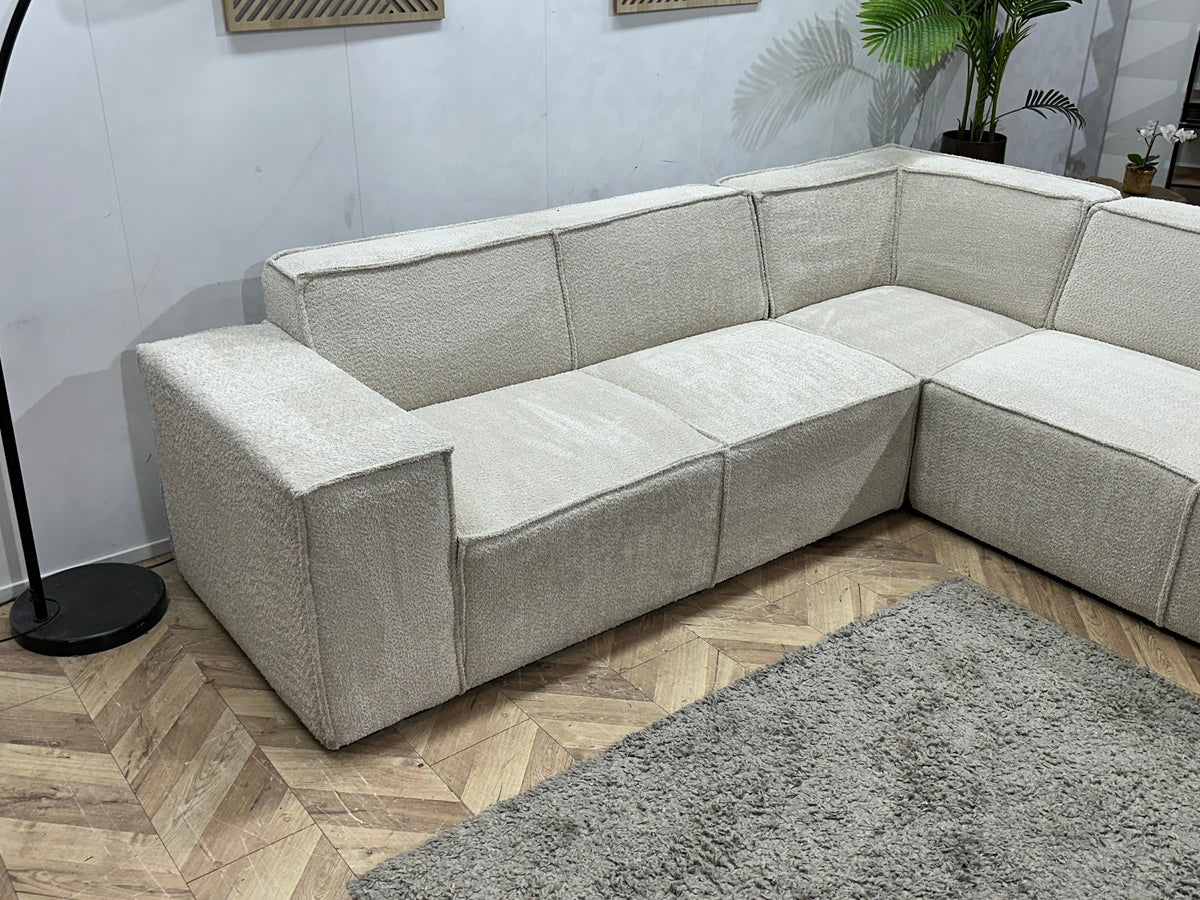 !Showroommodel! Witte/Crème Bouclé Stoffen Hoekzetel