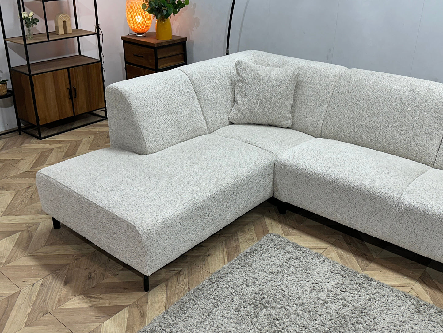 !Showroommodel! Witte Bouclé Stoffen Hoekzetel