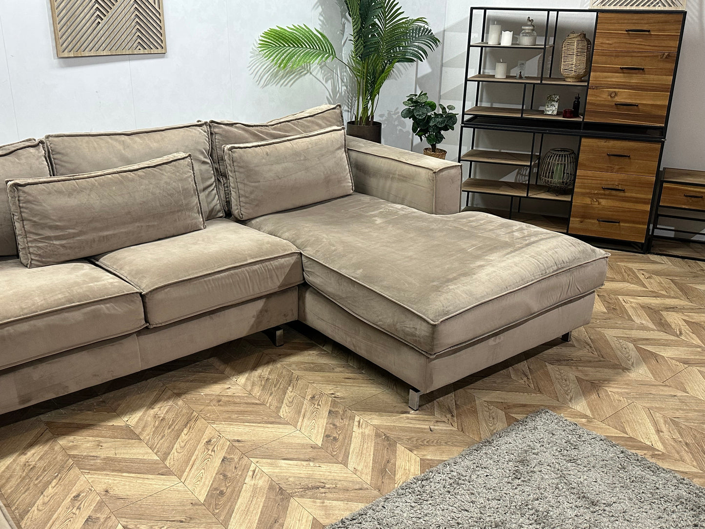 Licht Bruine Velvet U Zetel ~ Losse Kussens Met Afneembare Hoezen