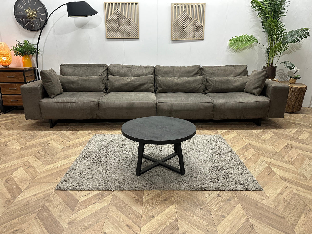 Taupe Suede Stoffen Rechte Zetel ~ Losse Rugkussens Met Afneembare Hoezen
