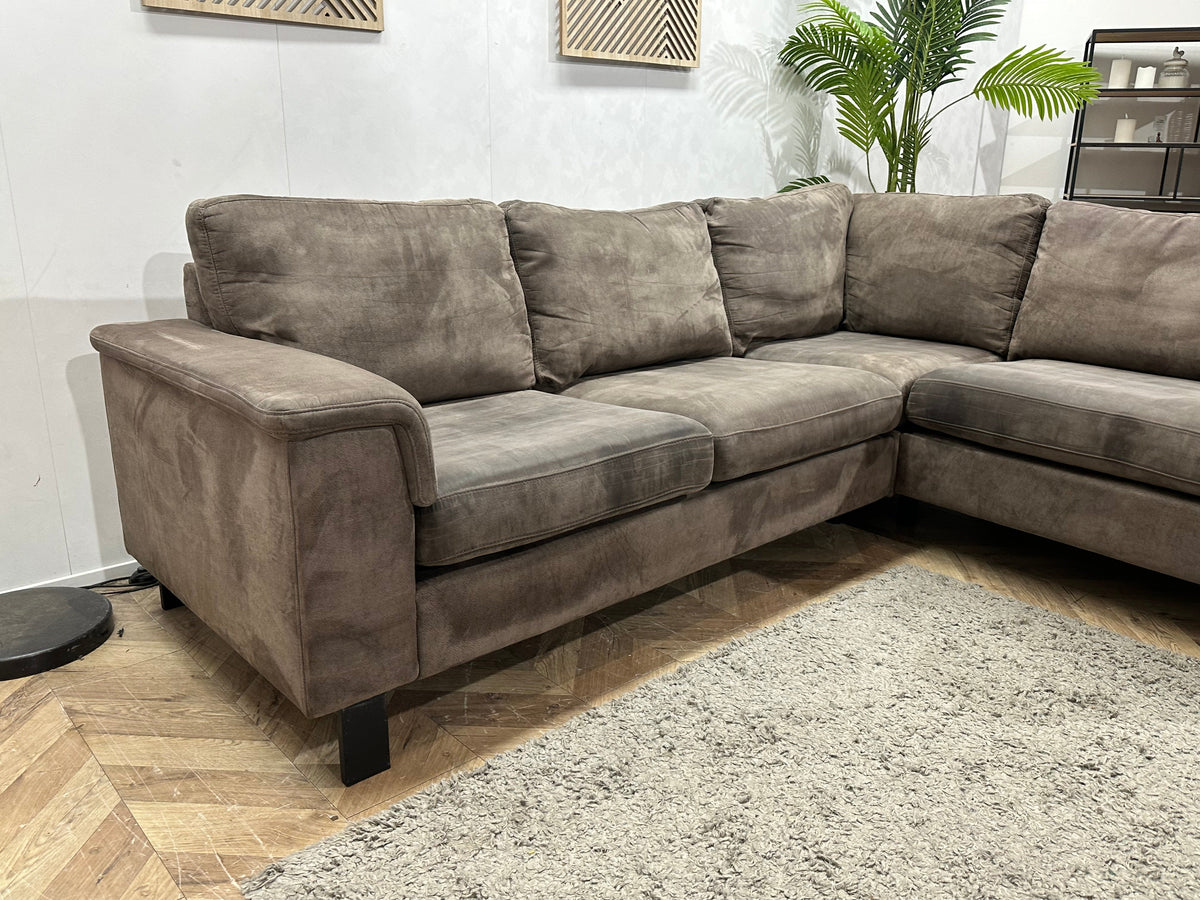 Taupe Suède Stoffen Hoekzetel ~ Losse Rugkussens Met Afneembare Hoezen