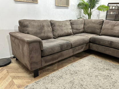 Taupe Suède Stoffen Hoekzetel ~ Losse Rugkussens Met Afneembare Hoezen