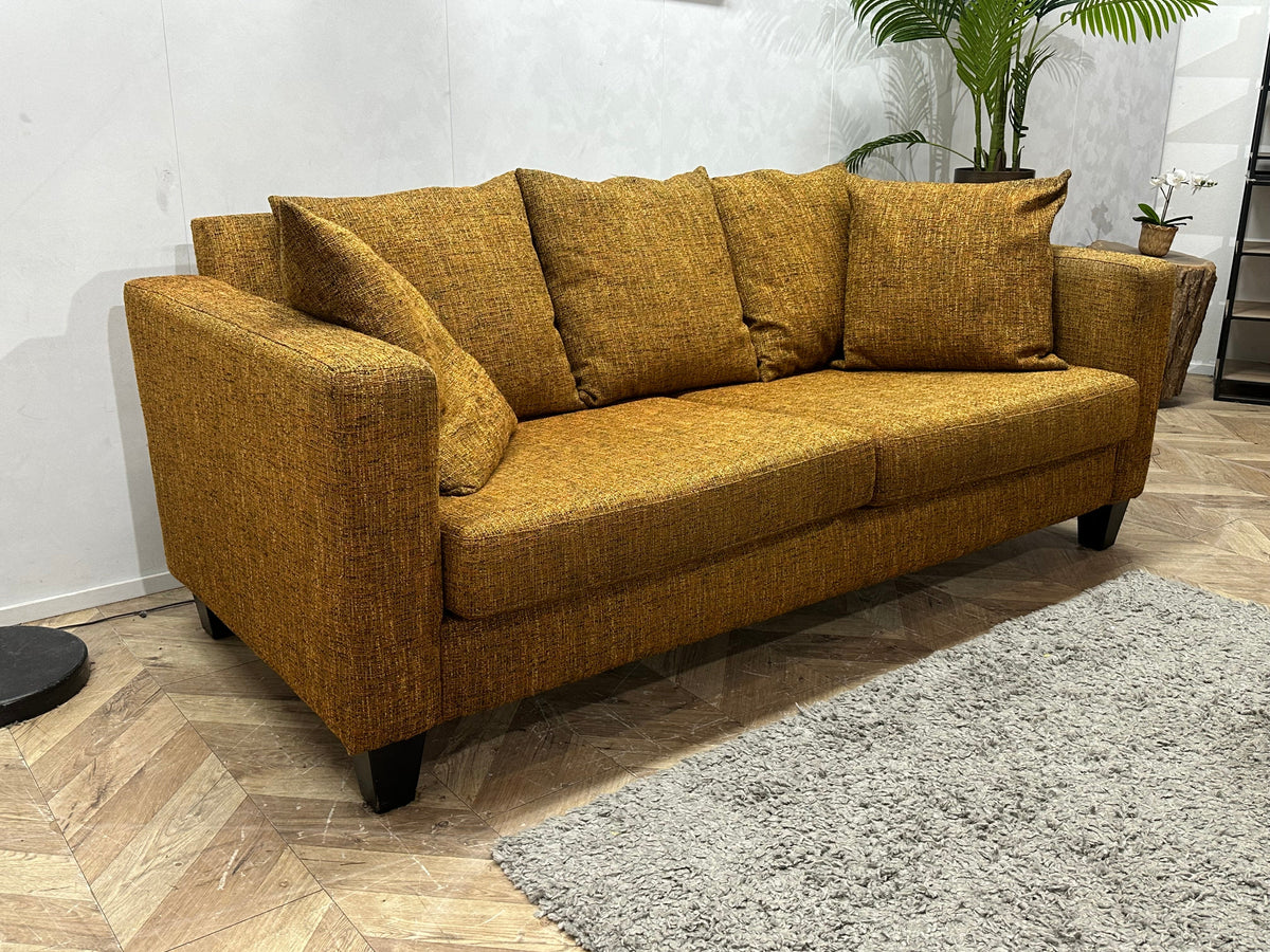 Gele 2.5-Zits Zetel Inc Hocker ~ Losse Kussens Met Afneembare Hoezen