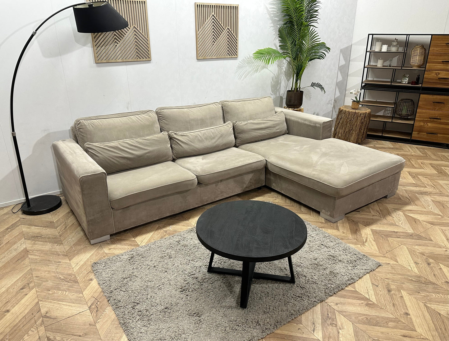 Beige Velvet Hoekzetel ~ Losse Kussens Met Afneembare Hoezen