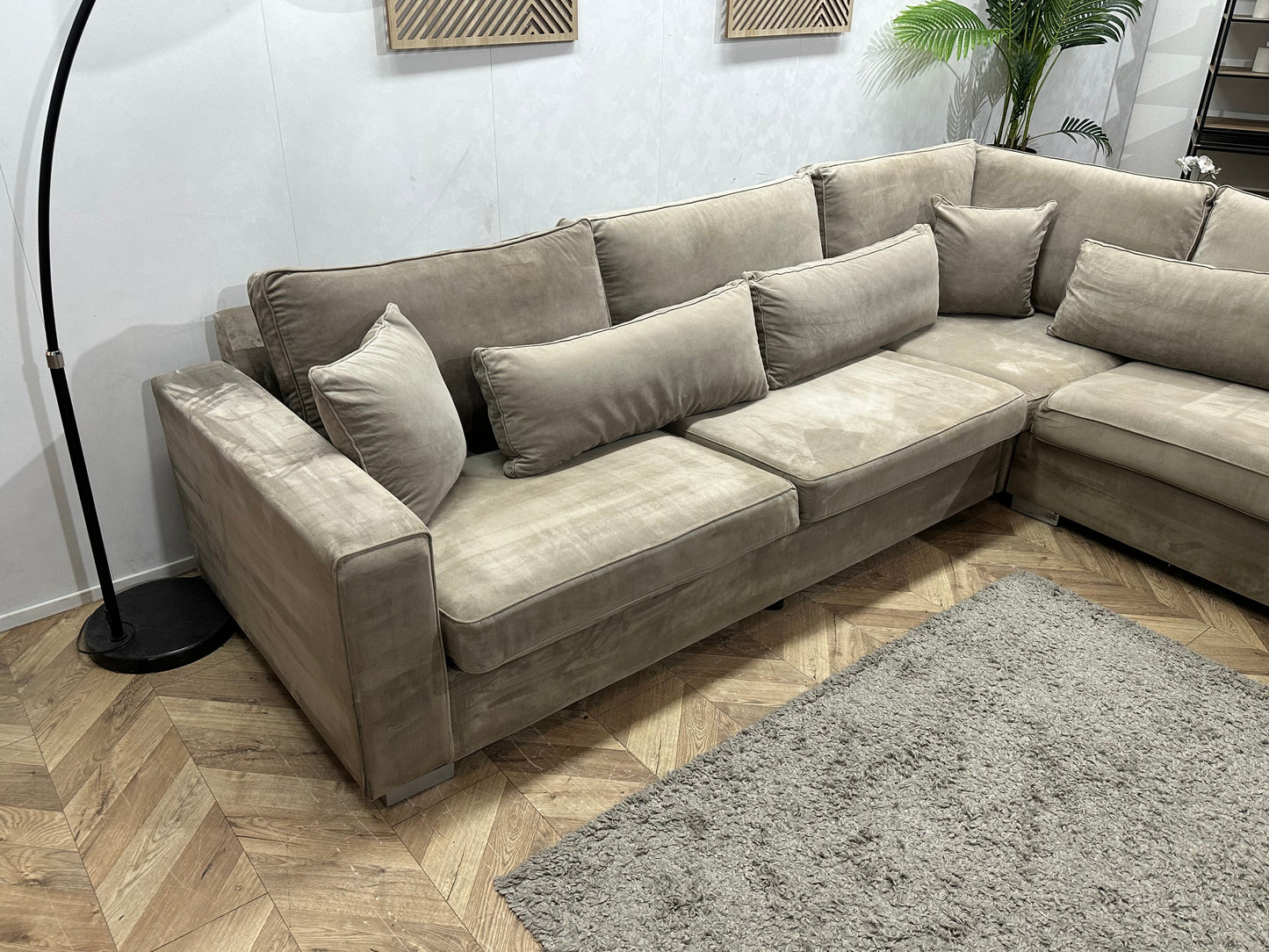Grijze/Beige Velvet Hoekzetel ~ Losse Kussens Met Afneembare Hoezen