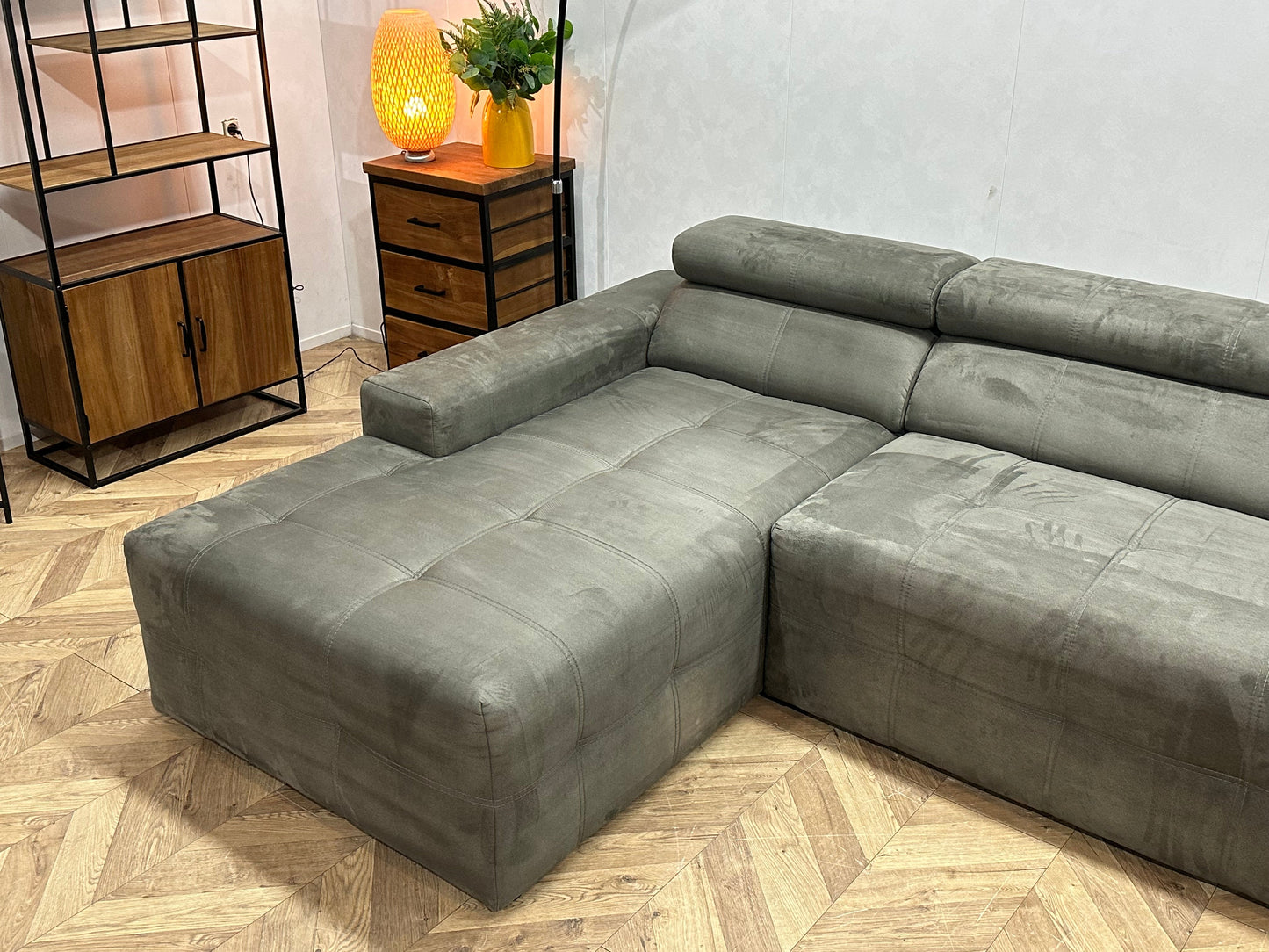 !Showroommodel! Grijze Suède Stoffen U Zetel