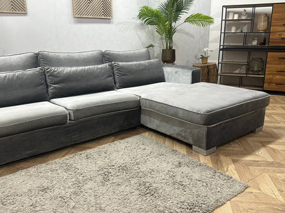 Licht Grijze Velvet Hoekzetel ~ Losse Kussens Met Afneembare Hoezen