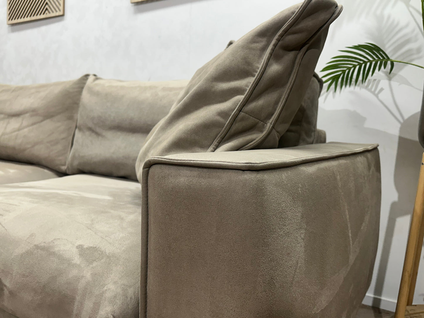 Taupe Velvet Hoekzetel ~ Losse Kussens Met Afneembare Hoezen