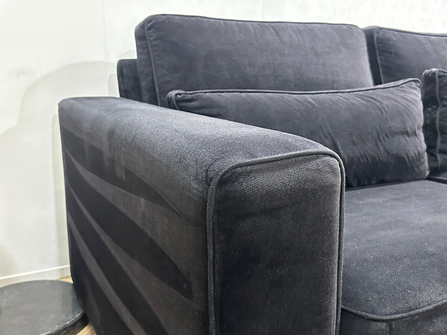 Zwarte Velvet Hoekzetel ~ Losse Kussens Met Afneembare Hoezen