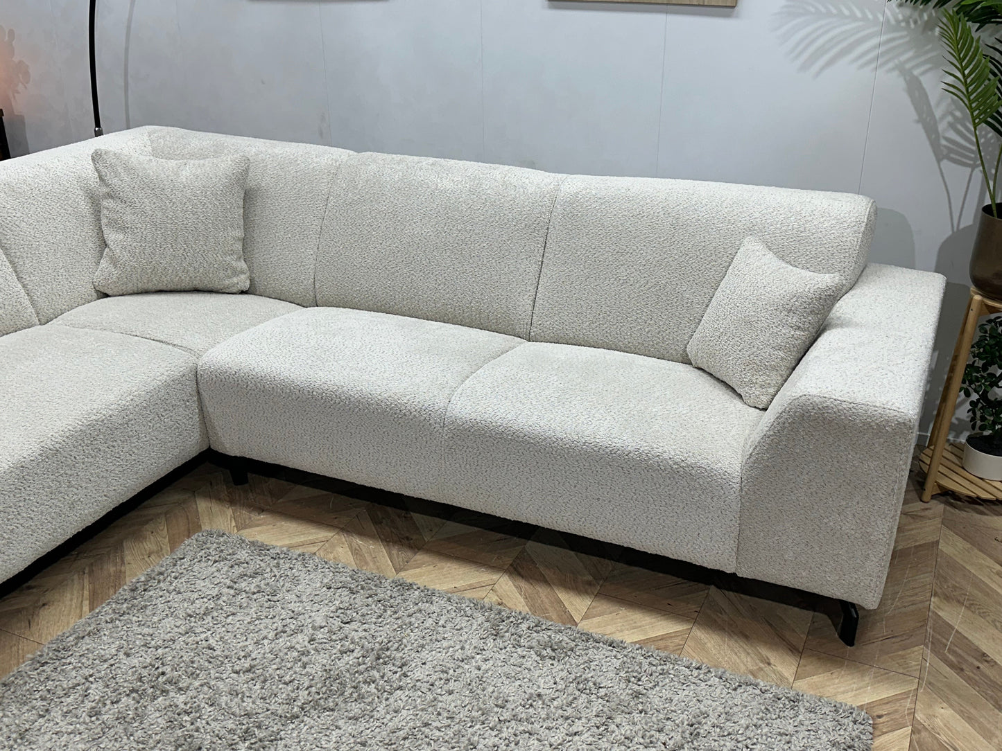 !Showroommodel! Witte Bouclé Stoffen Hoekzetel