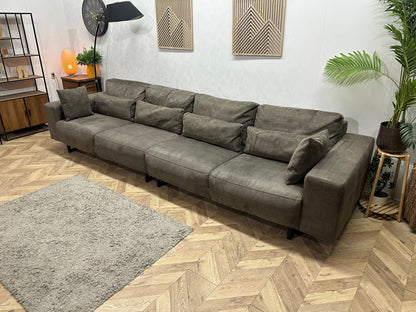 Taupe Suede Stoffen Rechte Zetel ~ Losse Rugkussens Met Afneembare Hoezen