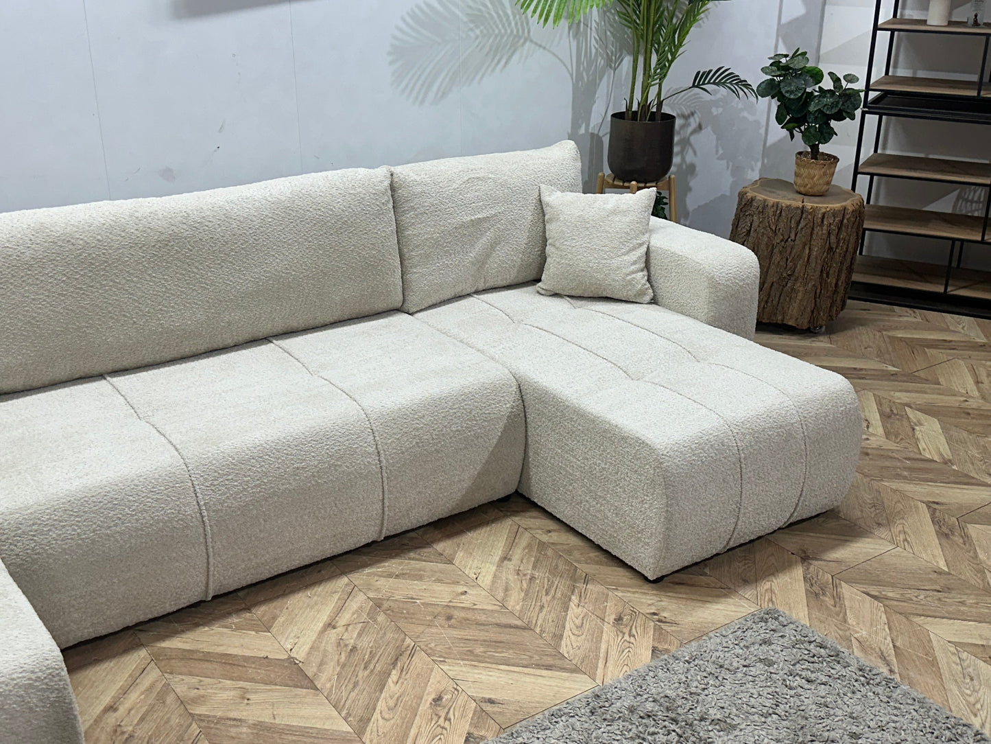 !Showroommodel! Witte Bouclé Stoffen U Zetel
