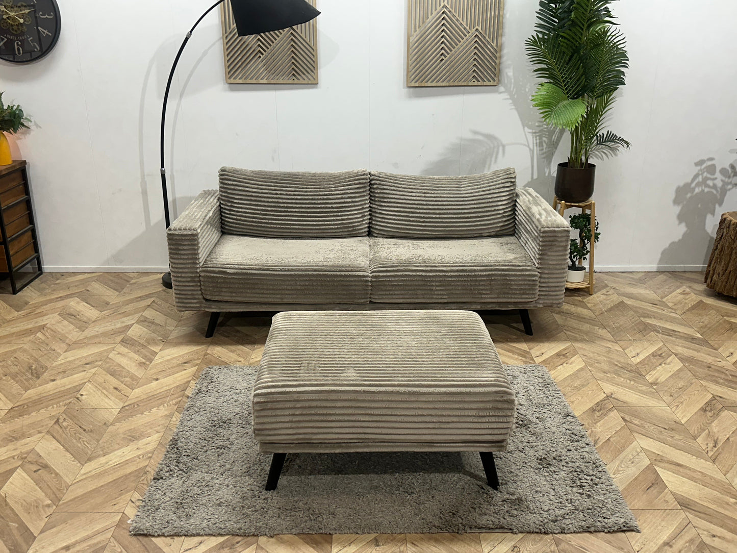Grijze Ribstof 2.5-Zits Zetel Inc Hocker ~ Losse Kussens Met Afneembare Hoezen