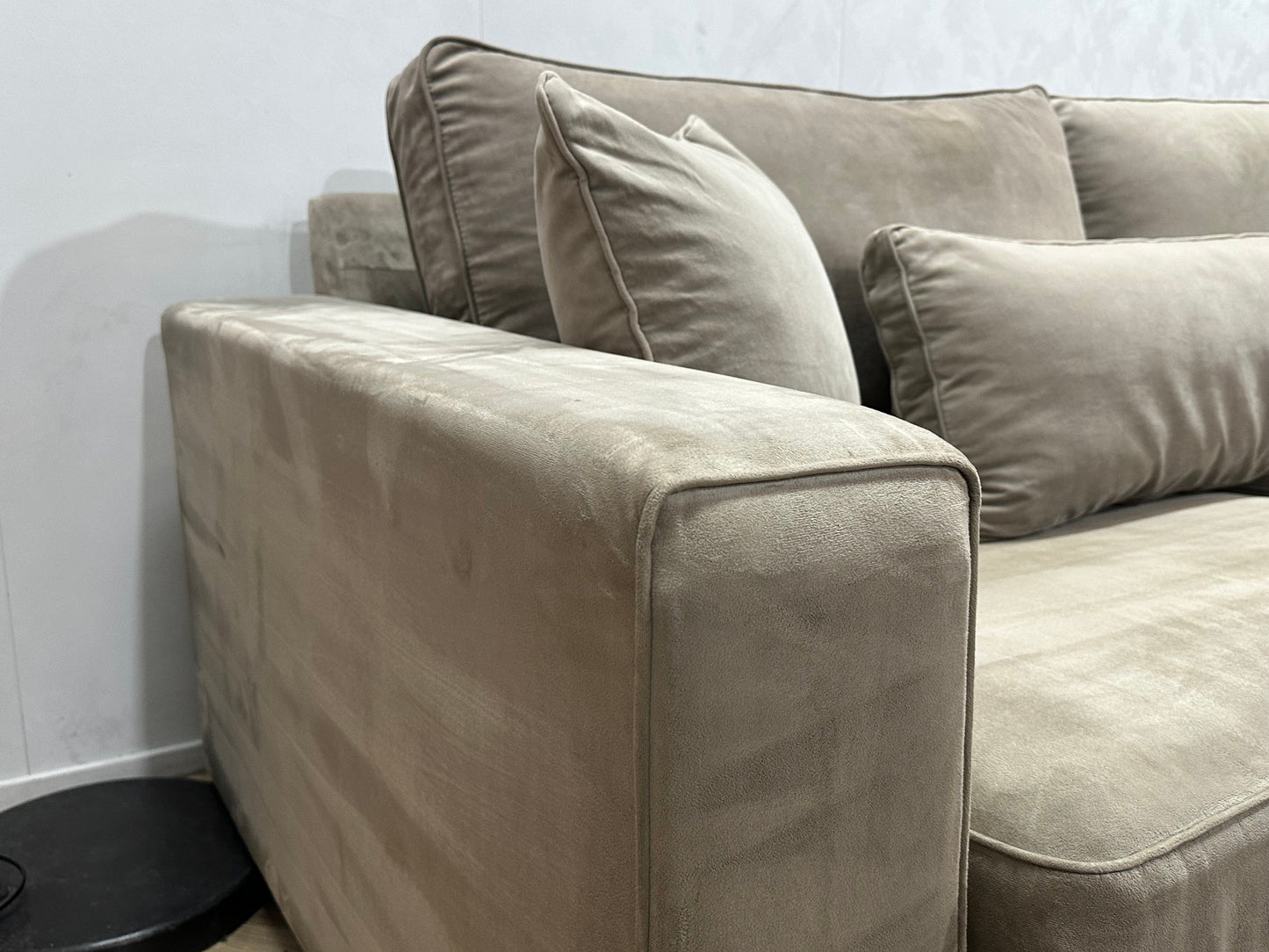 Grijze/Beige Velvet Hoekzetel ~ Losse Kussens Met Afneembare Hoezen