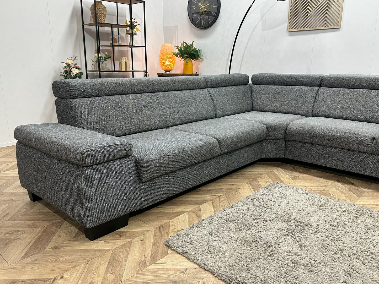 Grijze Hoekzetel Inc Hocker ~ Verstelbare Arm/Hoofdsteunen