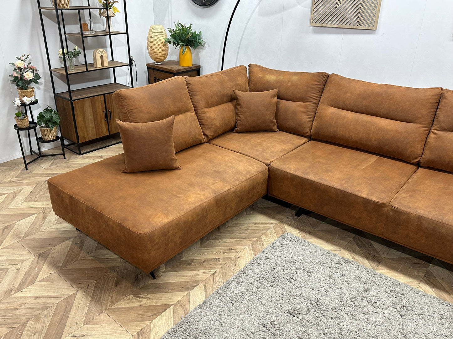 Cognac Bruine Suède Stoffen Hoekzetel ~ Losse Rugkussens Met Afneembare Hoezen