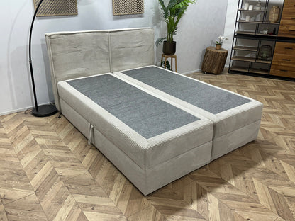 !Showroommodel! Witte/Crème Ribstof Boxspring Inc Topper