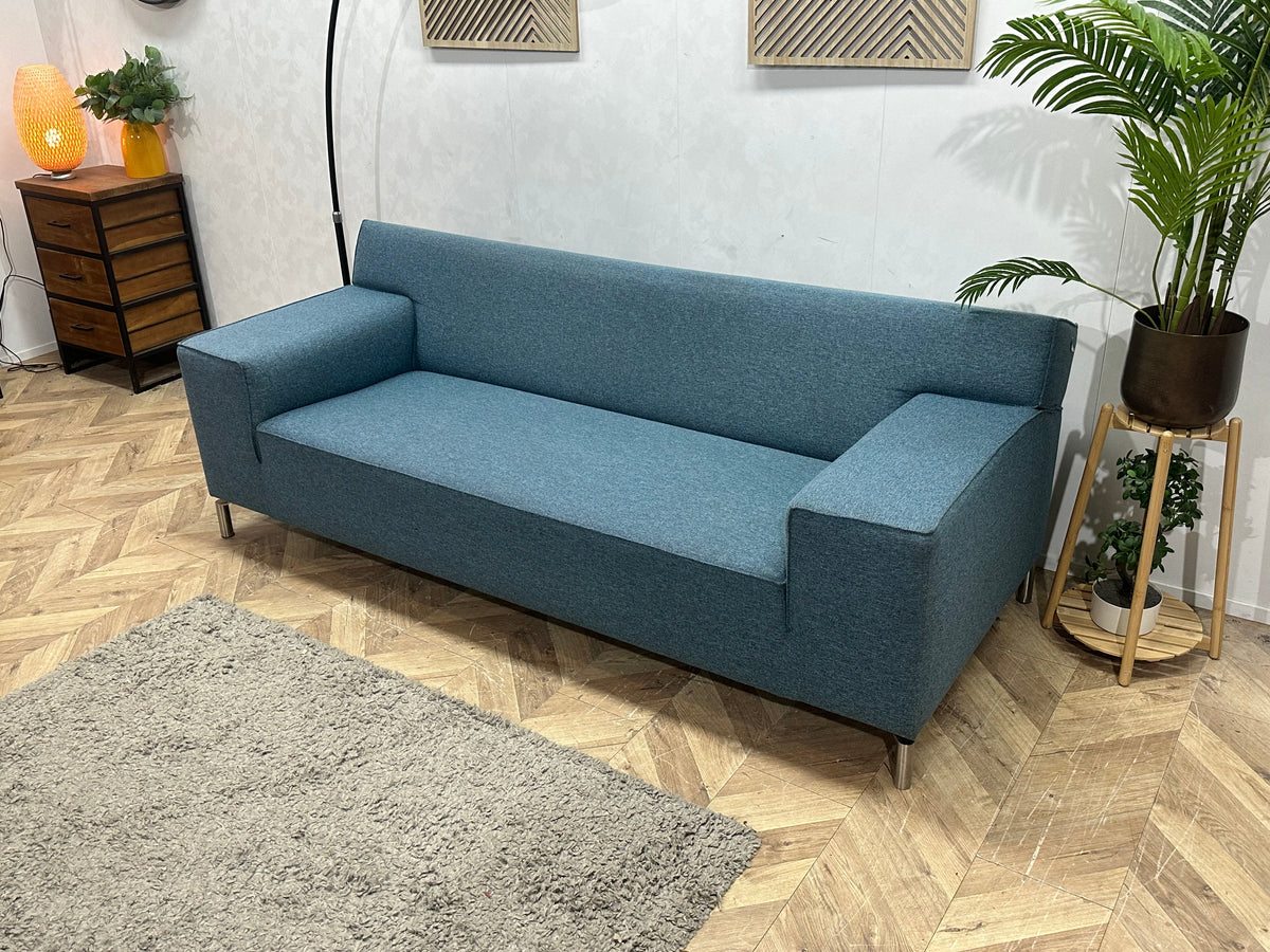 Blauwe 2.5-Zits Zetel Inc Hocker ~ Vaste Kussens