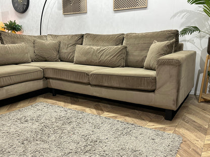 Licht Bruine Velvet Hoekzetel ~ Losse Kussens Met Afneembare Hoezen