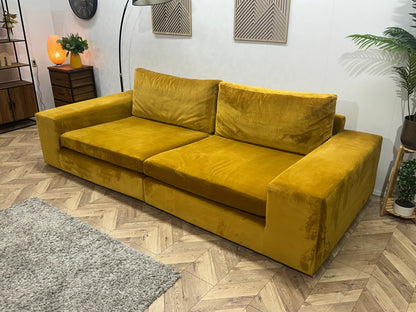 (1) Gele Velvet Rechte Zetel ~ Losse Kussens Met Afneembare Hoezen