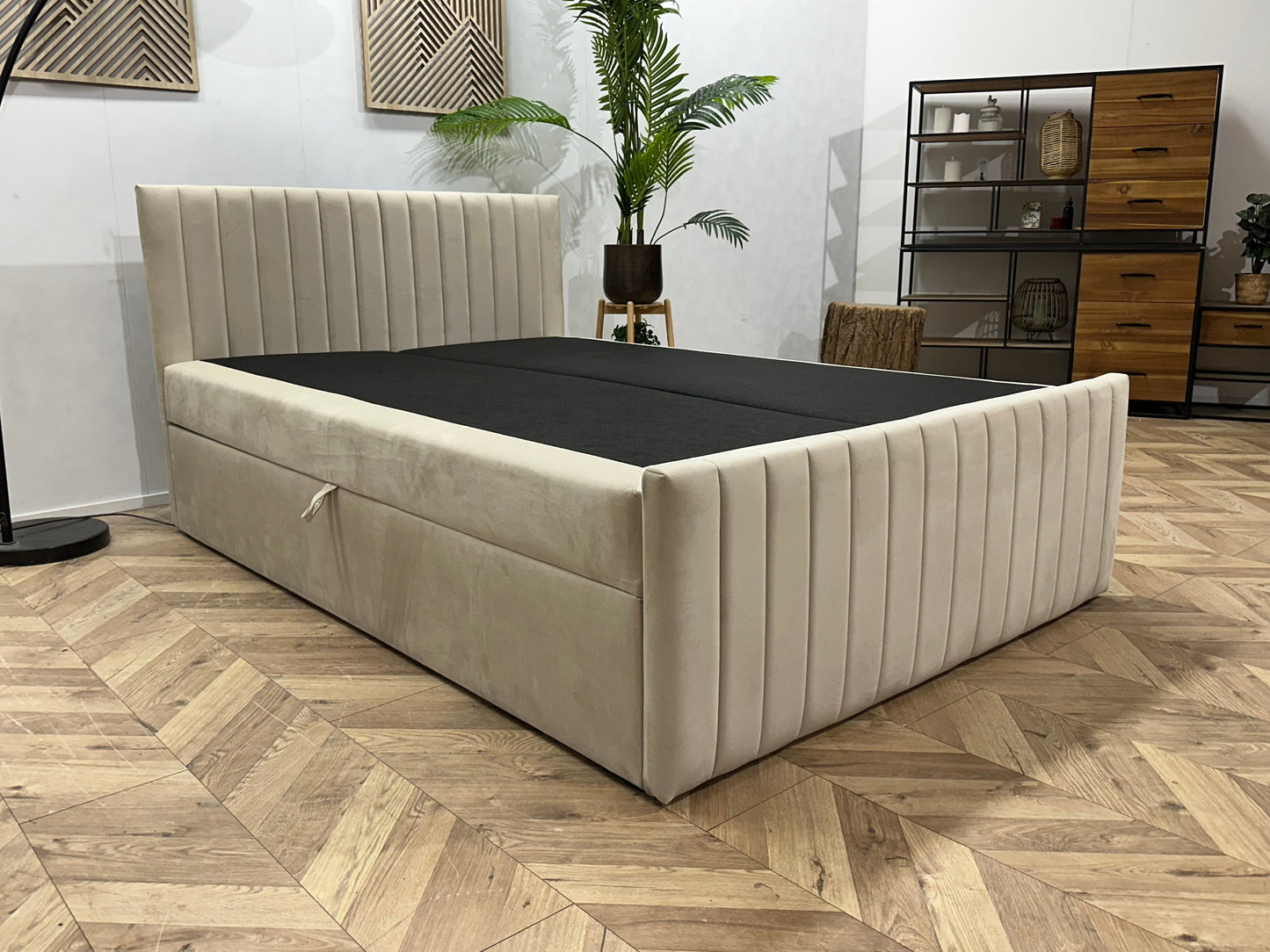 !Showroommodel! Beige Velvet Boxspring Inc Topper