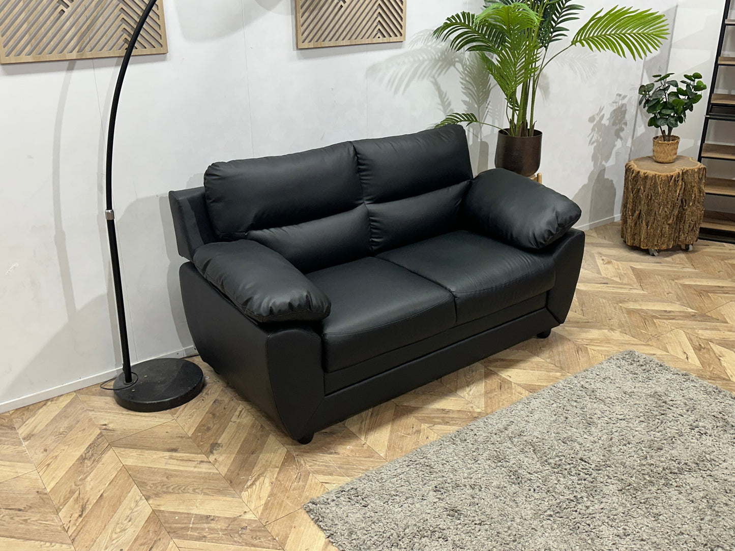 Zwarte Leather Look 2-Zits Zetel ~ Vaste Kussens