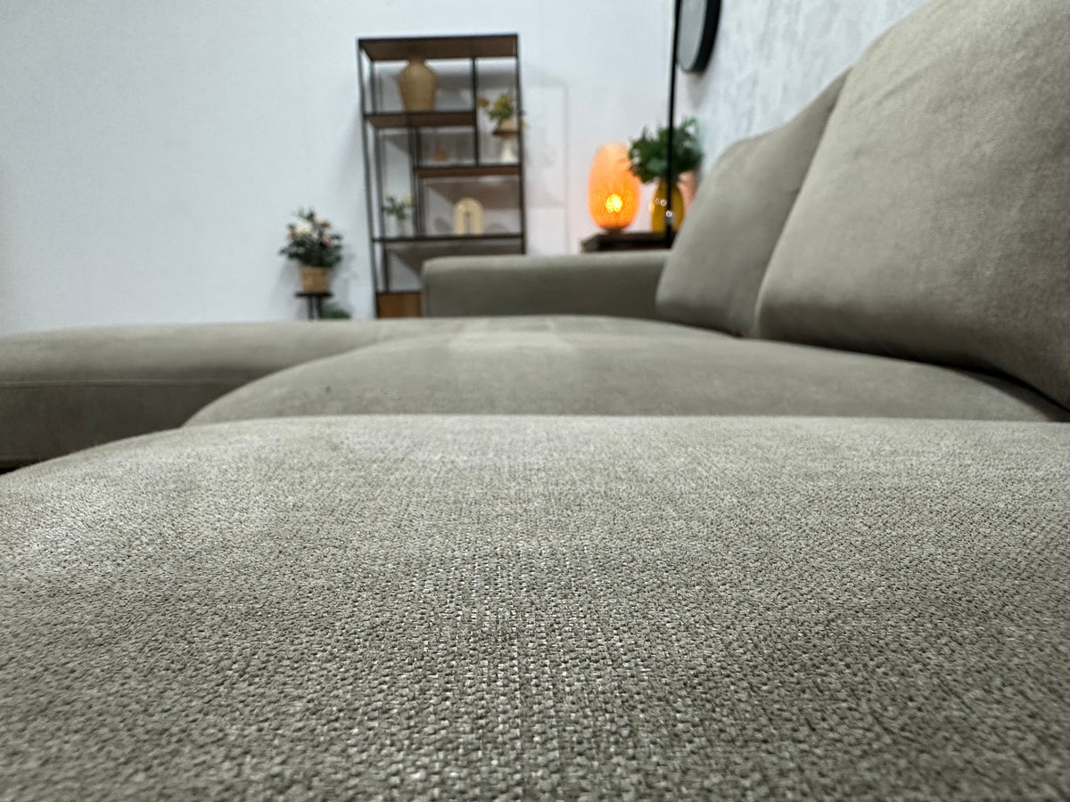 Beige Suède Stoffen Hoekzetel ~ Losse Kussens Met Afneembare Hoezen