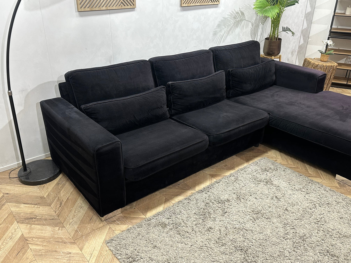 Zwarte Velvet Hoekzetel ~ Losse Kussens Met Afneembare Hoezen